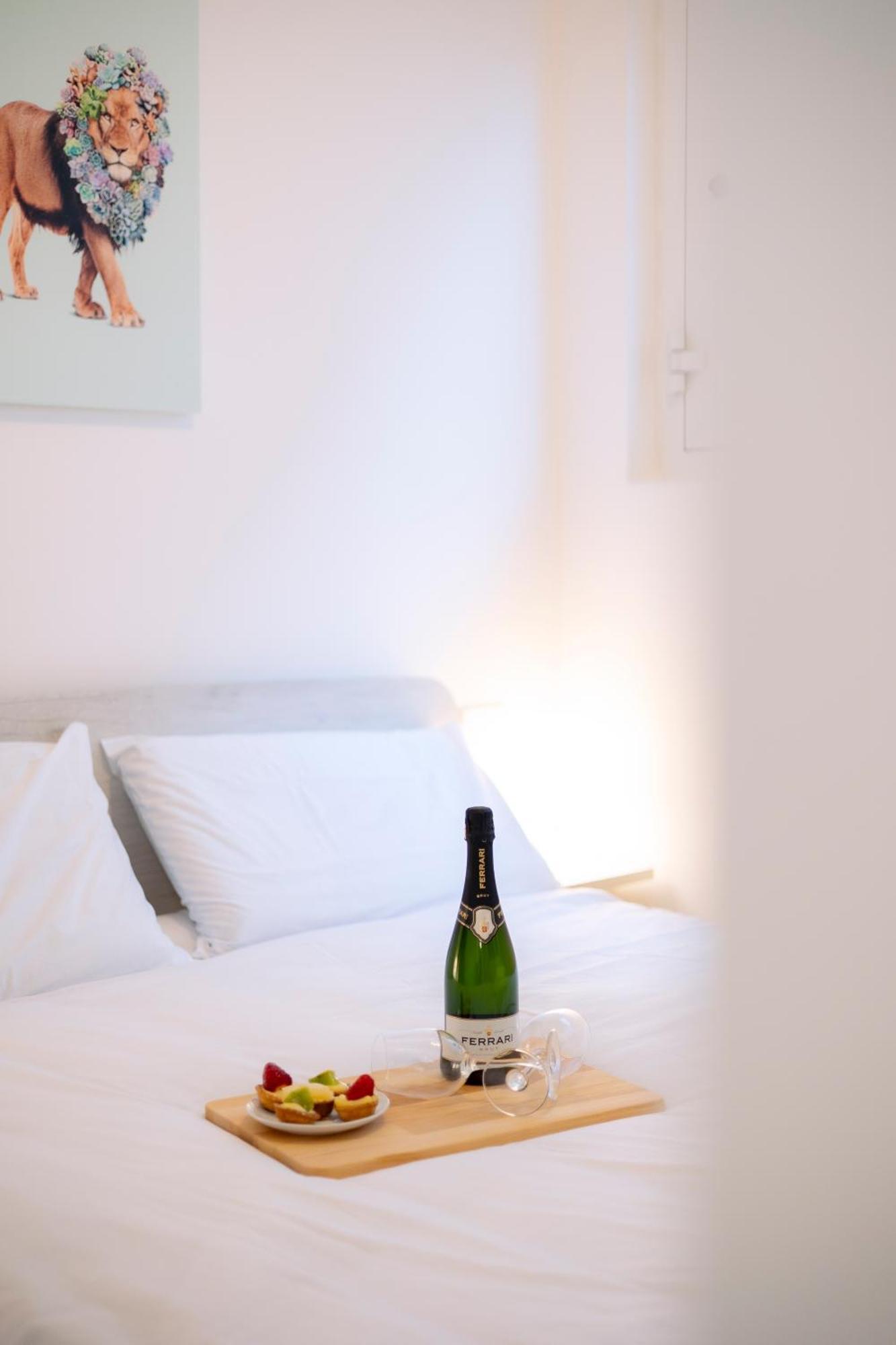The Urban Wildlife - San Babila Duomo Apartment Milan Bagian luar foto