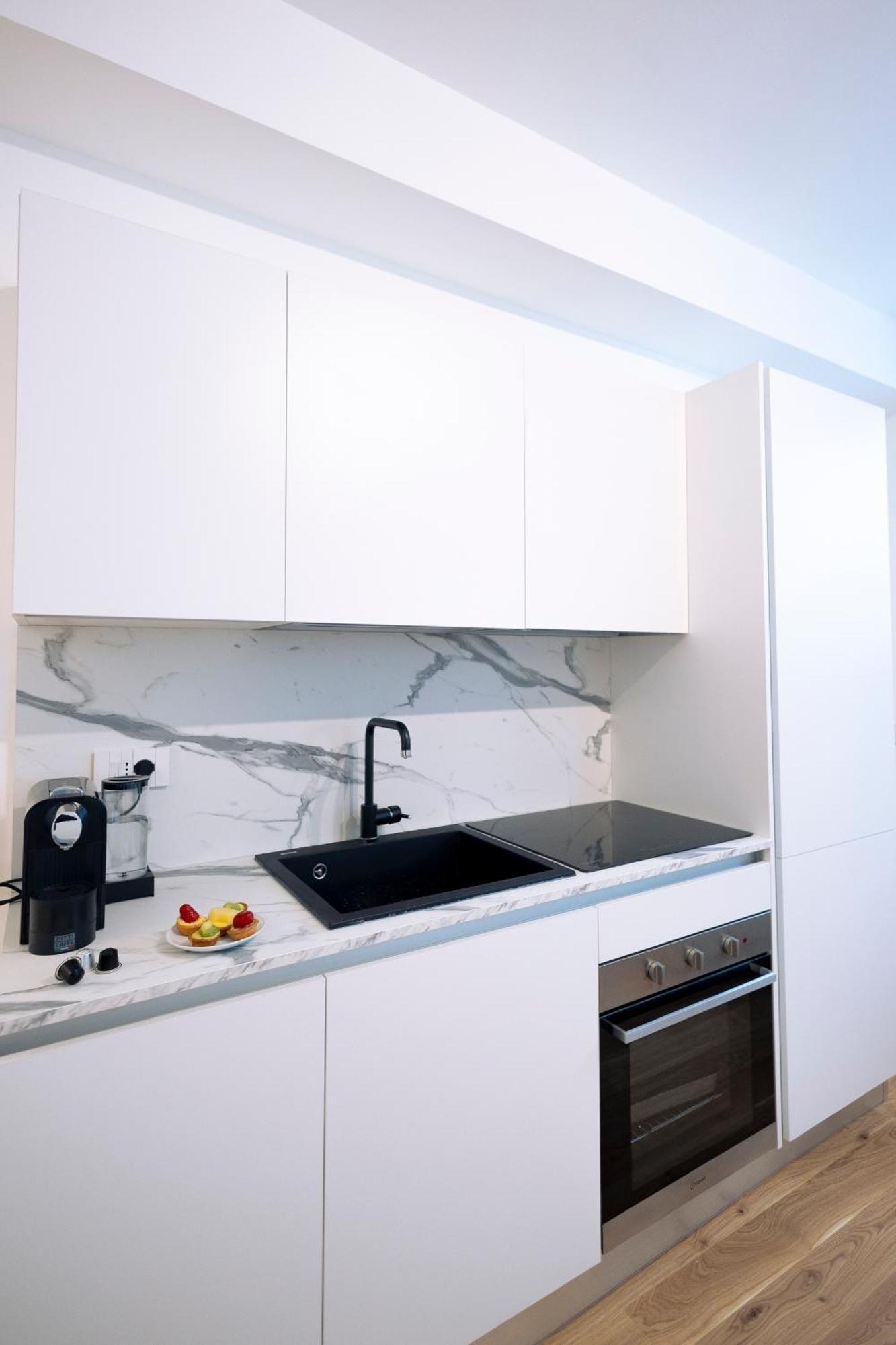 The Urban Wildlife - San Babila Duomo Apartment Milan Bagian luar foto